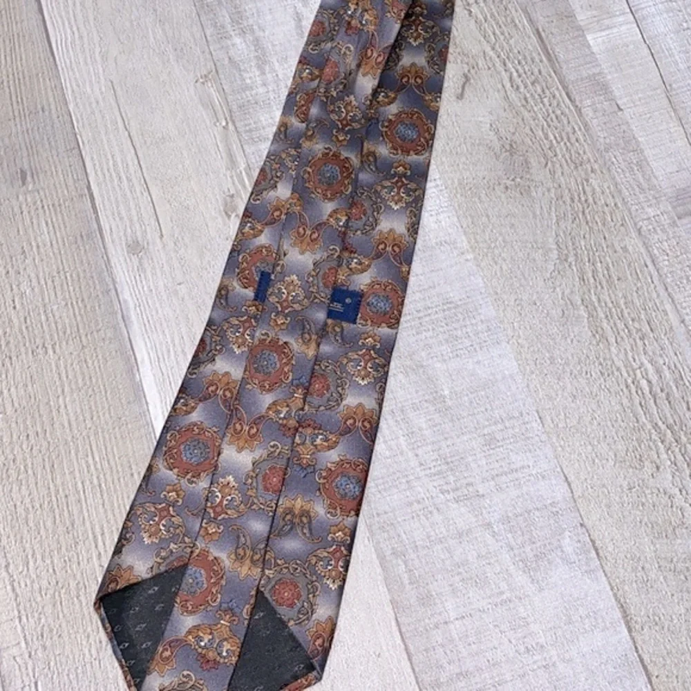 Oscar De La Renta paisley silk tie
